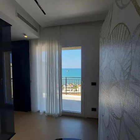 فندق مبيت وإفطار Le Di Costanza تْشيفالو