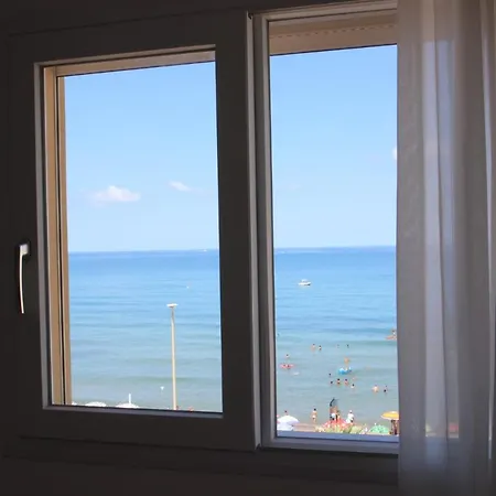 فندق مبيت وإفطار Le Di Costanza تْشيفالو