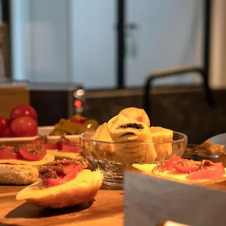 Le Di Costanza فندق مبيت وإفطار تْشيفالو