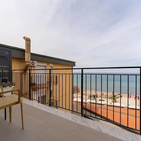 فندق مبيت وإفطار Le Di Costanza تْشيفالو