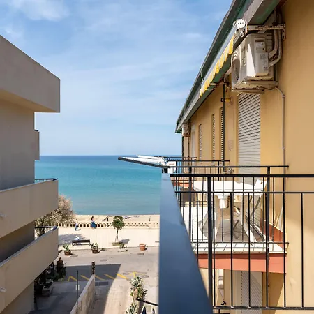 Le Di Costanza 4* تْشيفالو