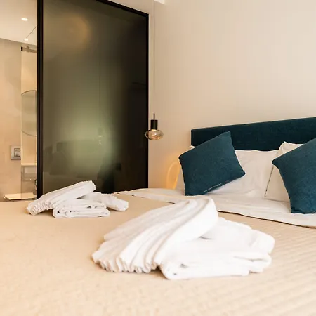 Le Di Costanza تْشيفالو