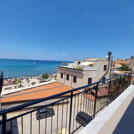 فندق مبيت وإفطار Le Di Costanza تْشيفالو