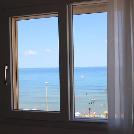 فندق مبيت وإفطار Le Di Costanza تْشيفالو